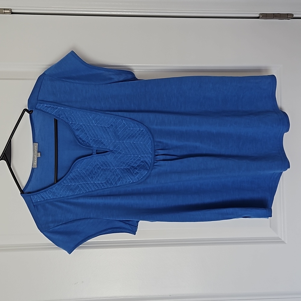 Womens short-sleeved top